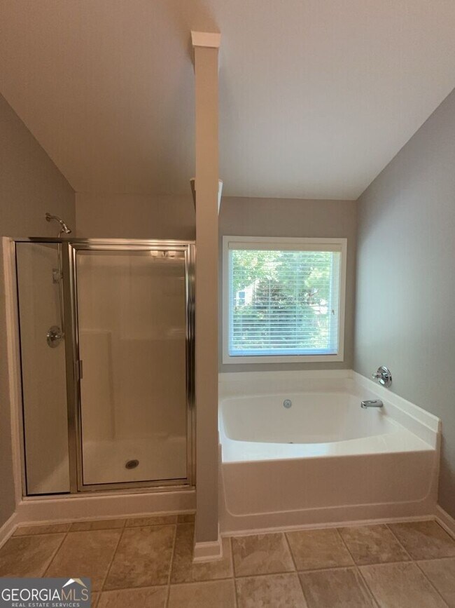 Building Photo - 3537 Harvest Ridge Ln NE