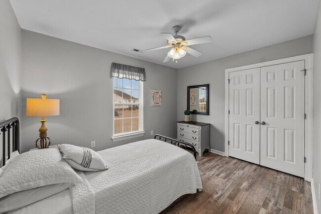 Building Photo - 2150 Oak Bend Dr