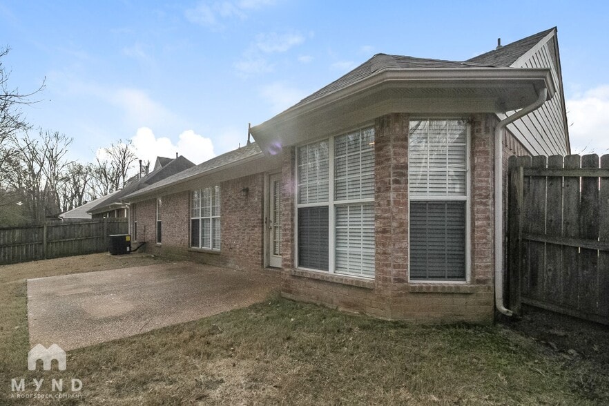 Building Photo - 10374 Cottage Oaks Dr