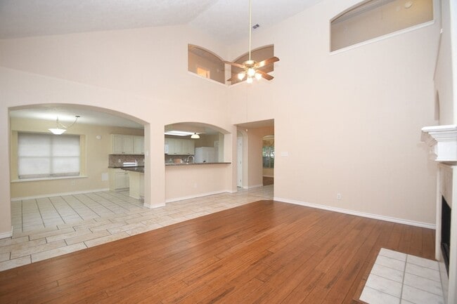 Building Photo - 10430 Sanibel Falls Ct