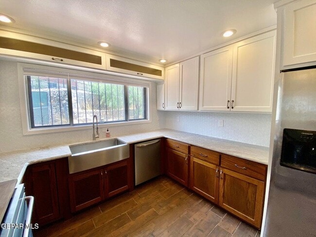 Building Photo - 3213 El Morro Rd