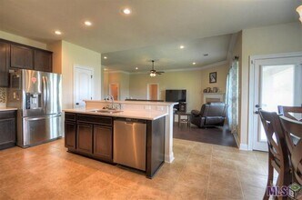 Building Photo - 4 Bedroom House Located in Prairieville with Spacious Rooms and a Large Backyard