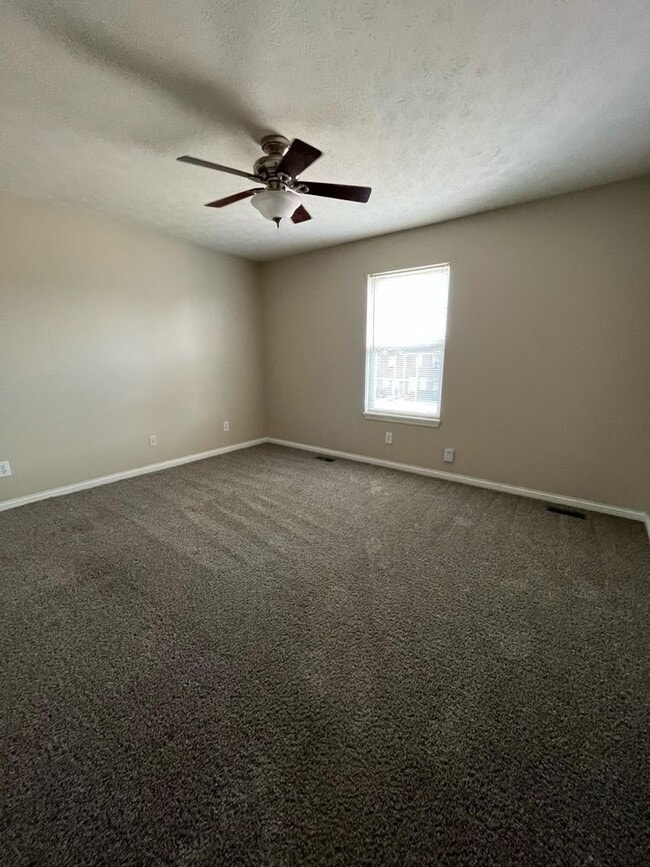 Building Photo - Two-bedroom, 1.5-bath townhouse in Nicholasville, KY