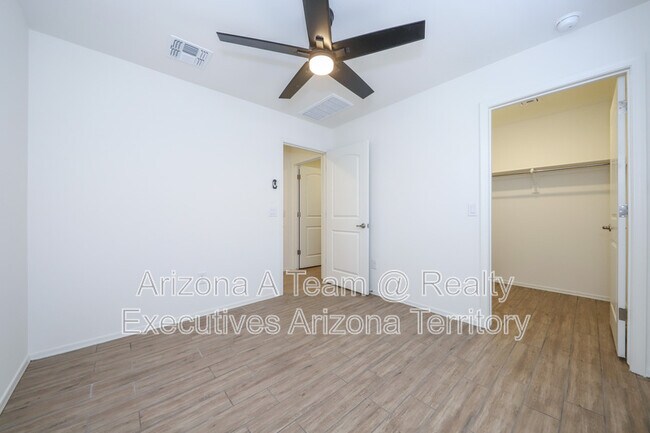 Building Photo - 4639 S Brandywine Dr