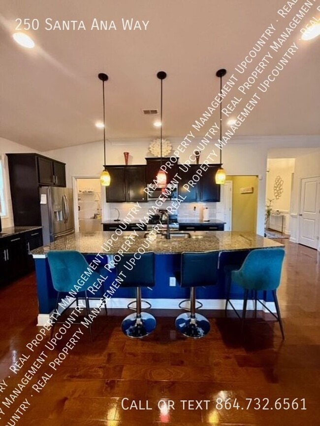 Building Photo - 250 Santa Ana Wy