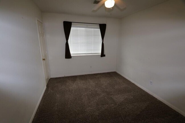 Building Photo - 727 Darone Ct