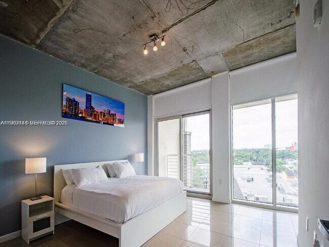 Building Photo - 3250 NE 1st Ave