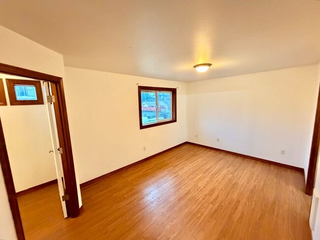 Building Photo - Spacious, remodeled two-level duplex