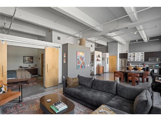 Building Photo - 700 N Washington Ave