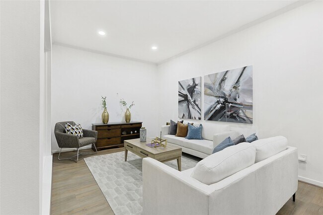 Building Photo - 526 Colquitt St