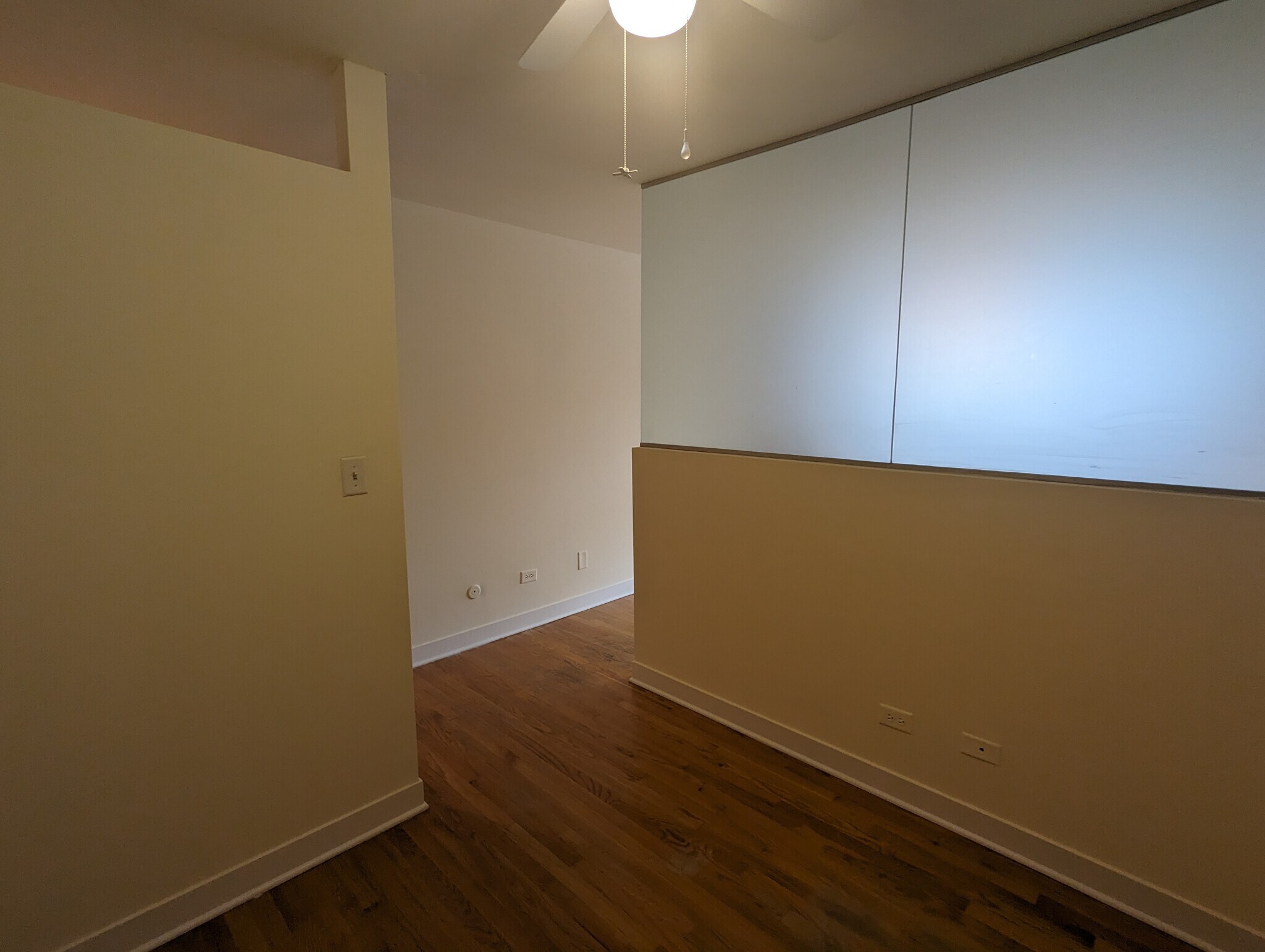 Building Photo - 643 W Wrightwood Ave