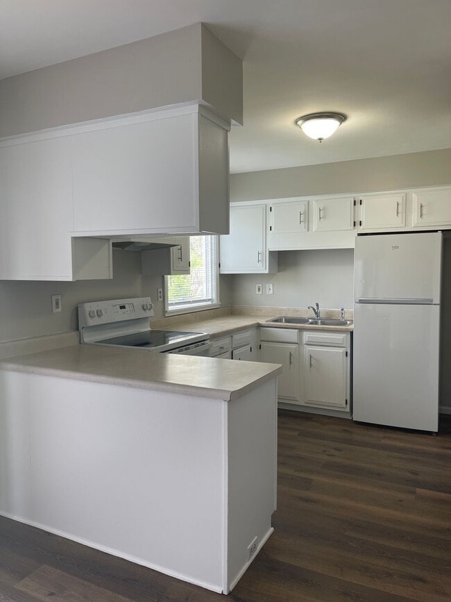 Building Photo - Welcome to this beautifully renovated 2-bedroom, 1.5-bathroom home in Columbus, OH!