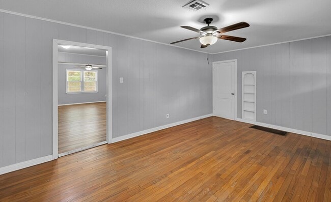 Building Photo - 3824 James Ave