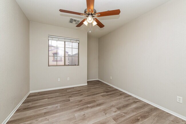 Building Photo - 712 Cades Cove Ave