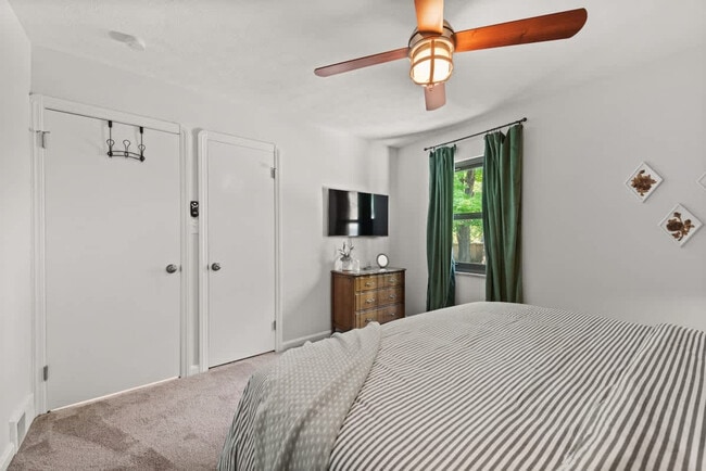 Building Photo - 6430 Olde York Rd