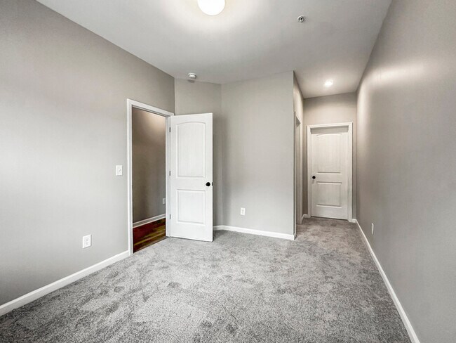 Building Photo - 1056 Bayrose Cir