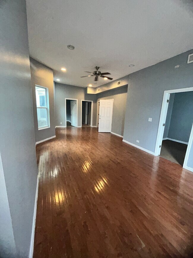 Building Photo - 146 W 66th St