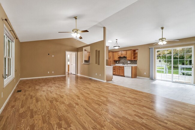 Building Photo - 2 bedroom / 2 bath + bonus room located in...