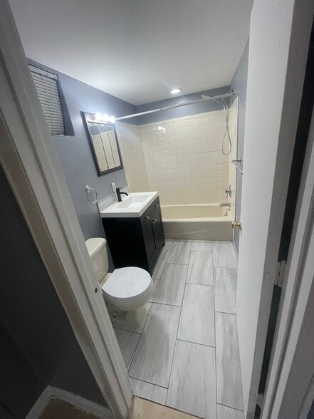 Building Photo - 216 Carnation Ct