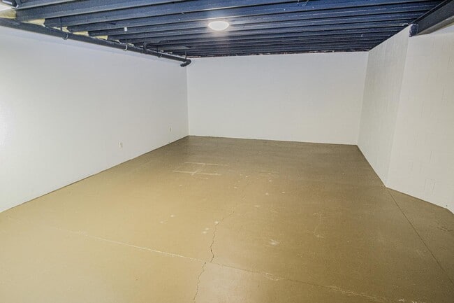 Building Photo - 10620 W Heather Dr
