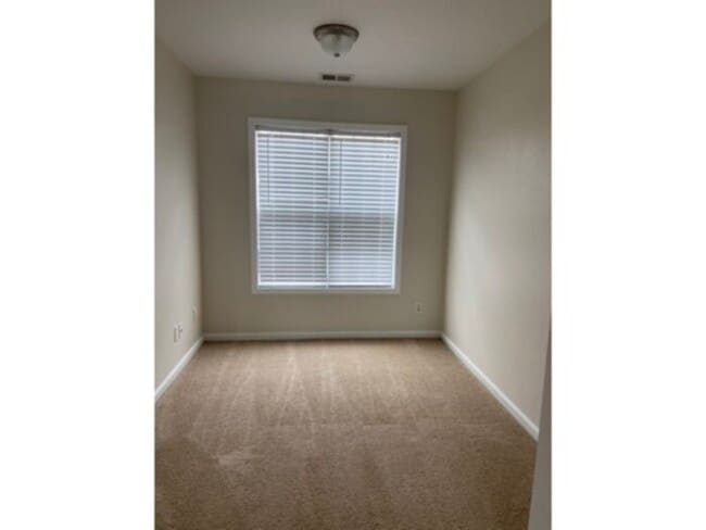 Building Photo - 50 Breezewood Dr