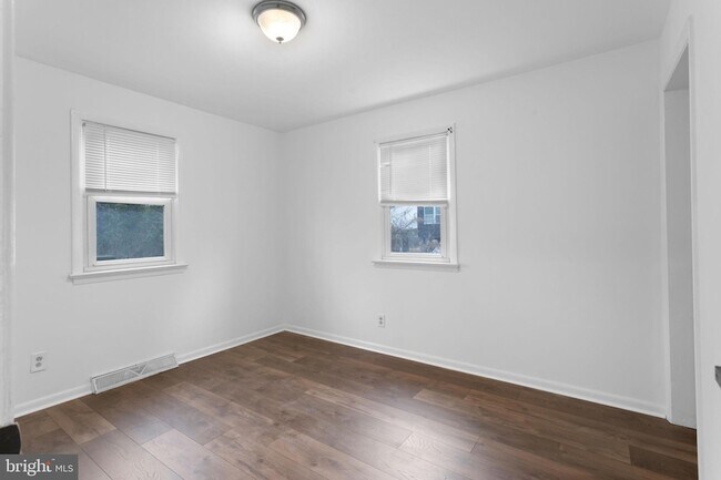 Building Photo - 950 Central Ave