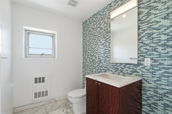 Building Photo - 3220 Arlington Ave