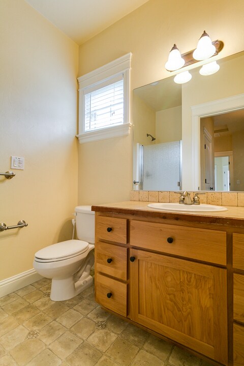 Building Photo - Beautiful 4-Bedroom, 3-Bath Home With Central Heat & A/C!