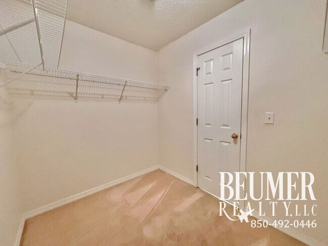 Building Photo - 136 Carrier Dr
