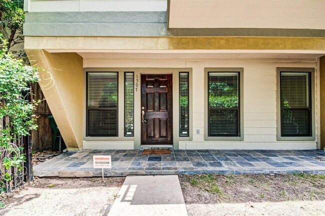 Building Photo - 1507 Paige St