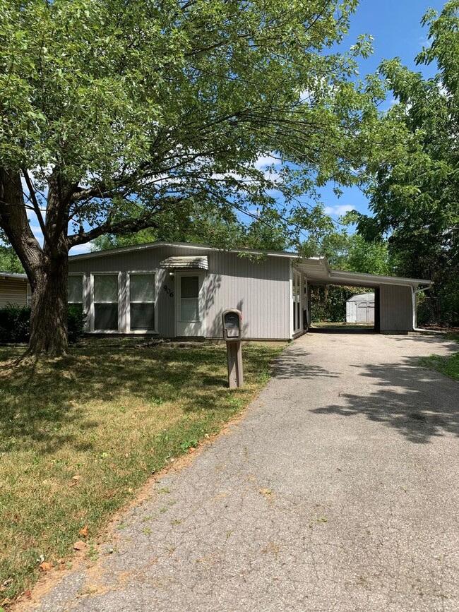 Primary Photo - 3 Bedroom Ranch Style Home with Carport