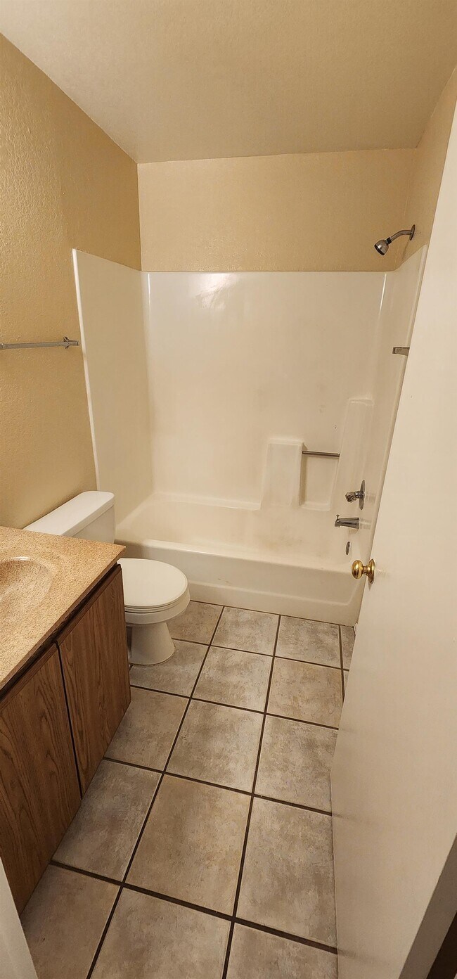 Building Photo - 2843 E 17th St