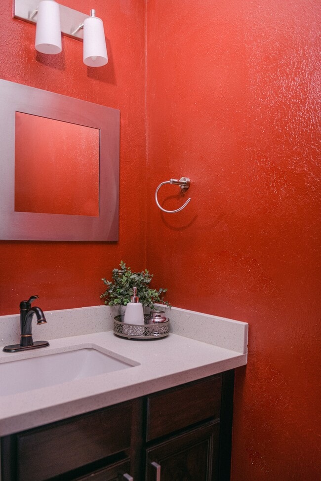 Building Photo - 217 Clearview Pkwy