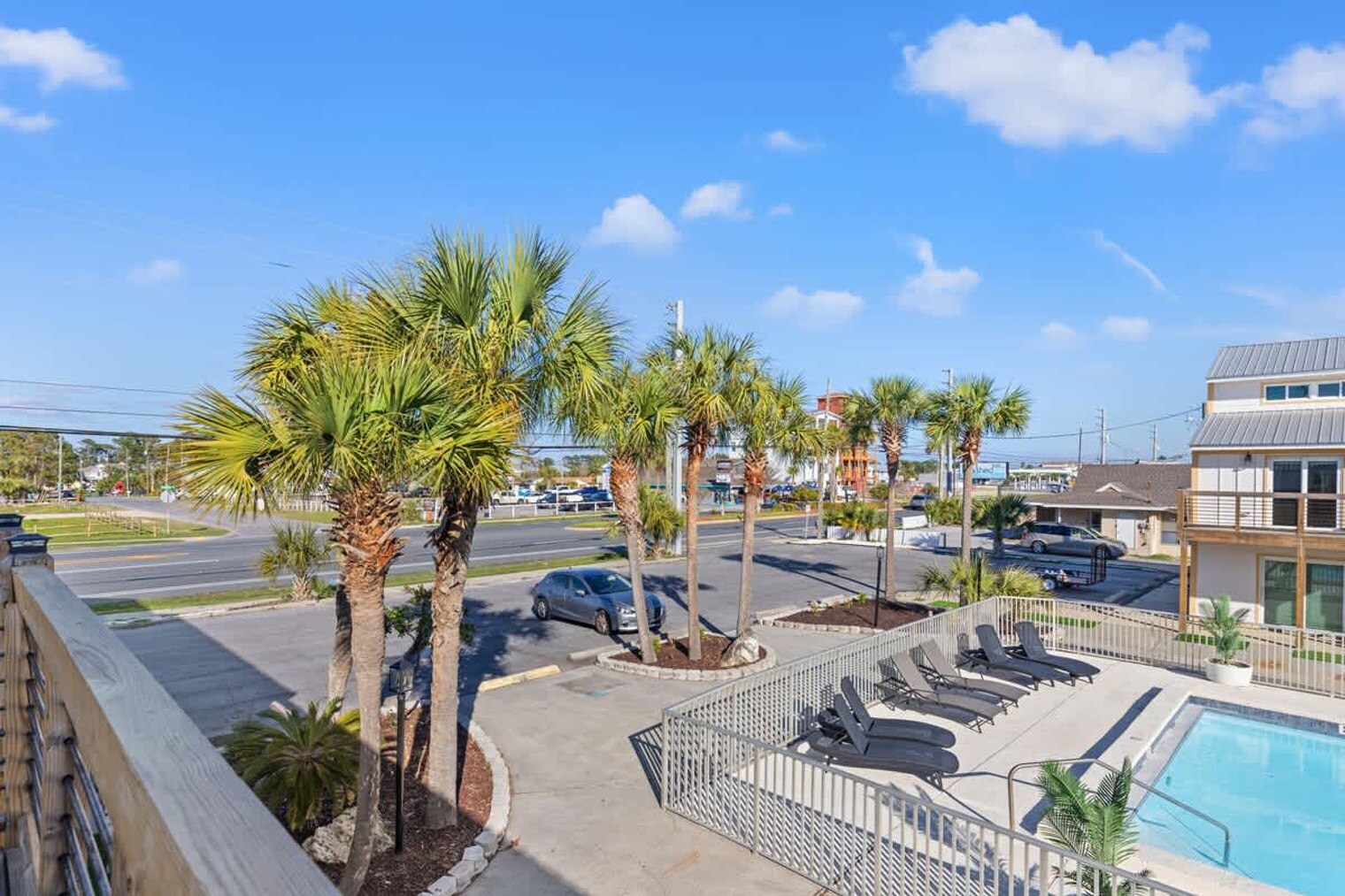 Building Photo - 8115 Thomas Dr