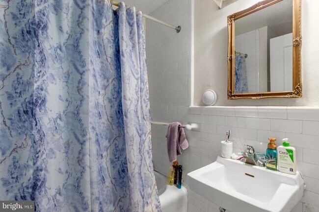 Building Photo - 1324 Locust St