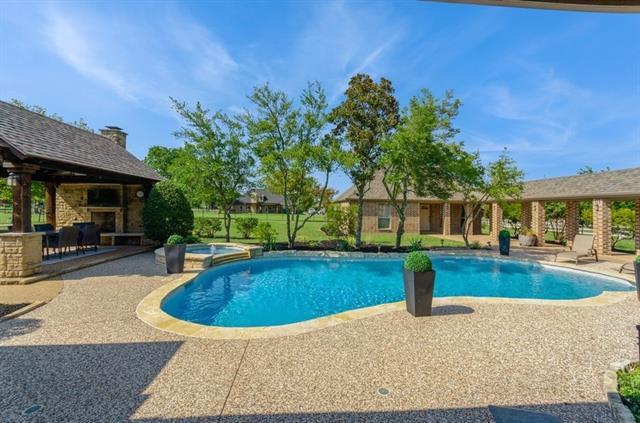 Building Photo - 819 Equestrian Dr