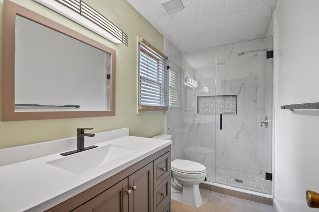 Building Photo - 125 CR 13 S