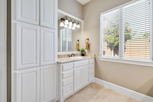 Building Photo - 7944 Cherry Springs Ct