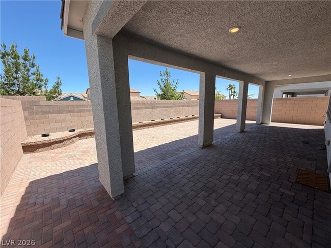 Building Photo - 8030 Minavalle Ave