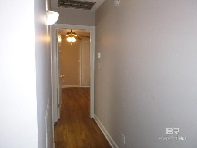 Building Photo - 600 Cheshire Ln