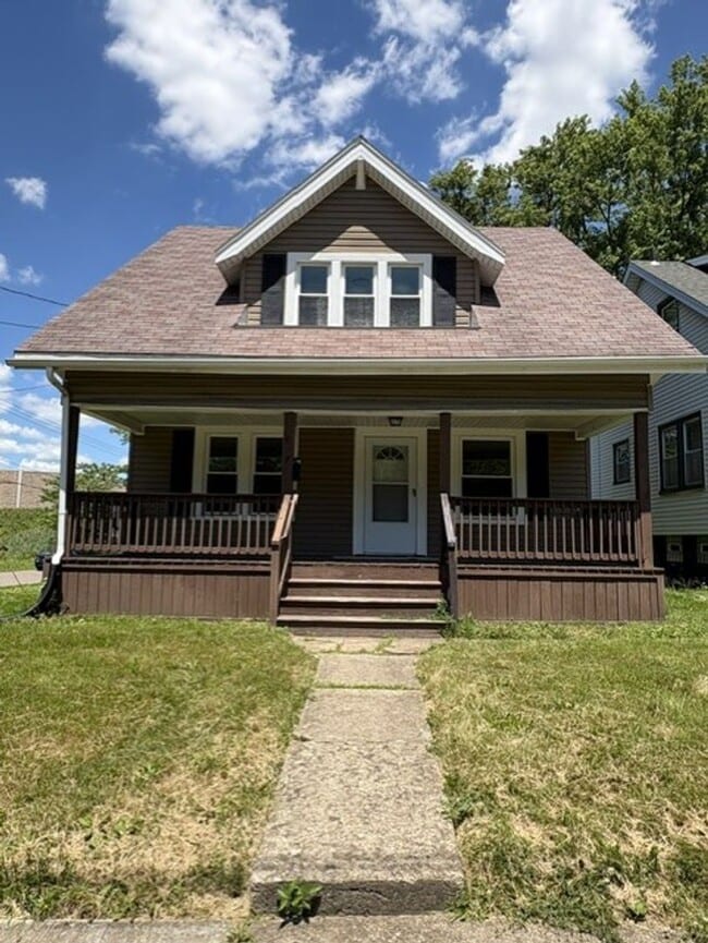 Building Photo - 857 5th Ave