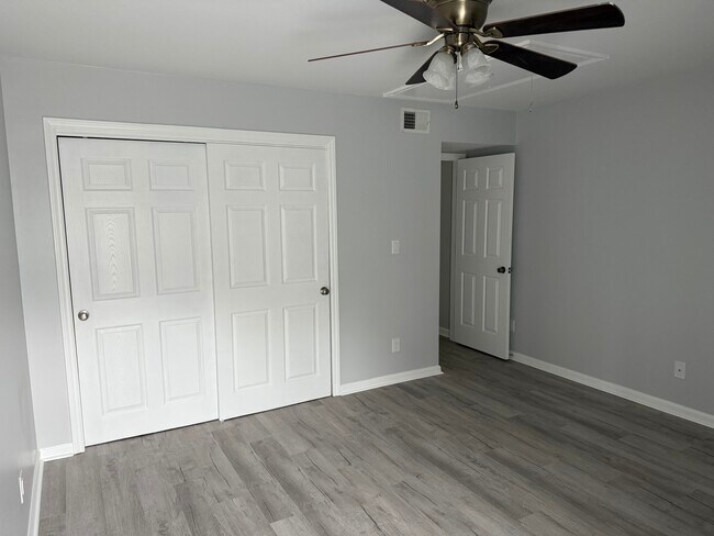 Building Photo - 5828 Harris Grove Ln