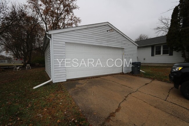 Building Photo - 2 Bedroom 1 Bath House