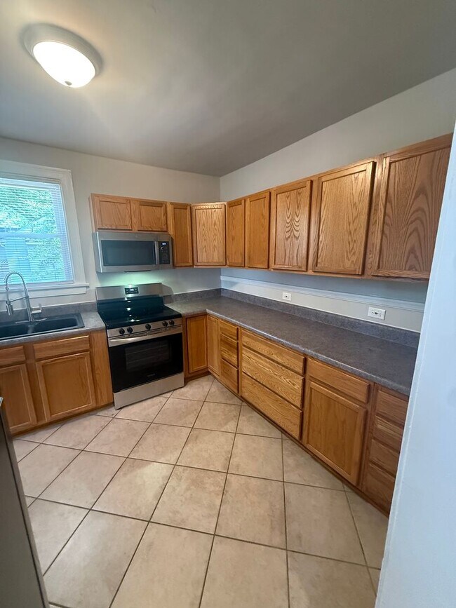 Building Photo - 2-bedroom 1 bathroom Cottage on a large lot with 2 large storage building on site