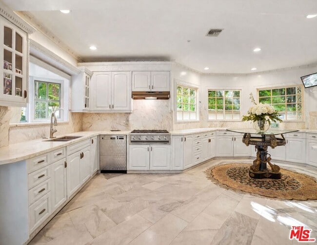 Building Photo - 2258 Gloaming Way