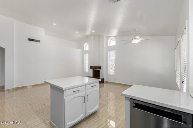 Building Photo - 9907 E Wood Dr