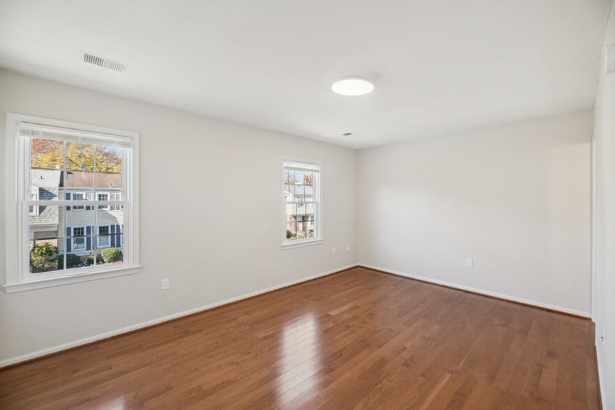 Building Photo - 9934 Longford Ct