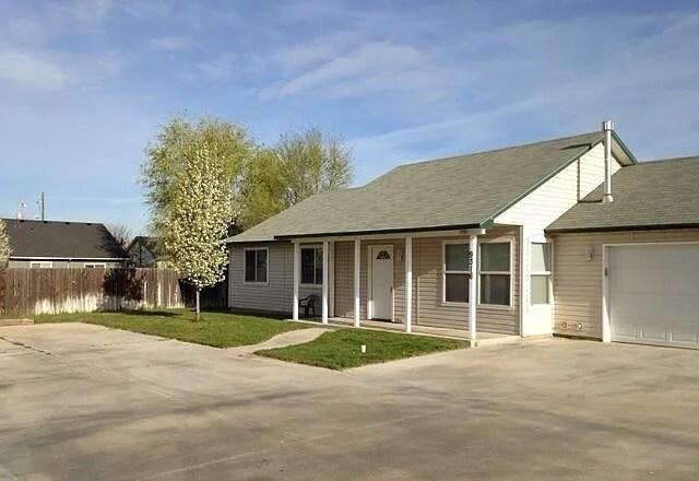 Building Photo - 9316 W Cory Ln