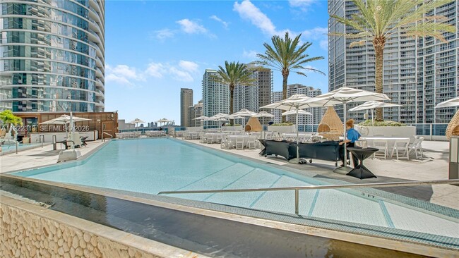 Building Photo - 200 Biscayne Blvd Way