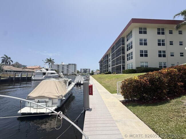 Building Photo - 3180 NE 48th Ct